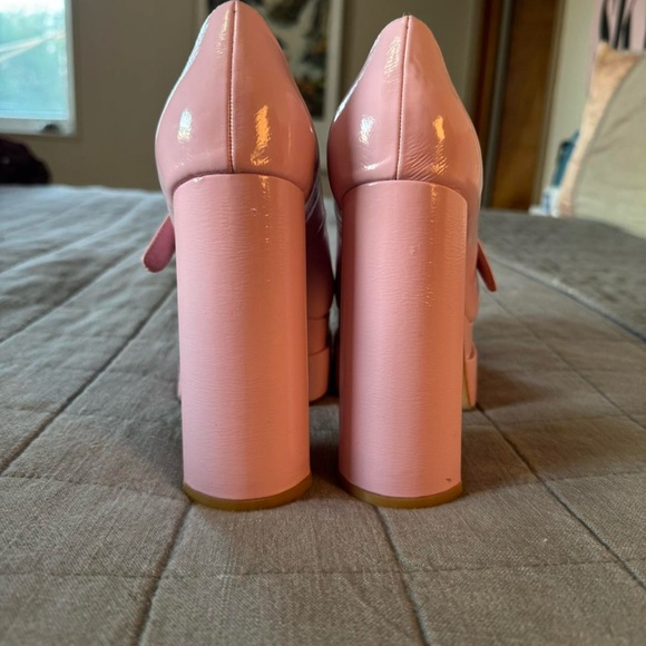 Jeffrey Campbell Chillin Platform Mary Jane Pump
PINK CRINKLE PATENT - Picture 4 of 9